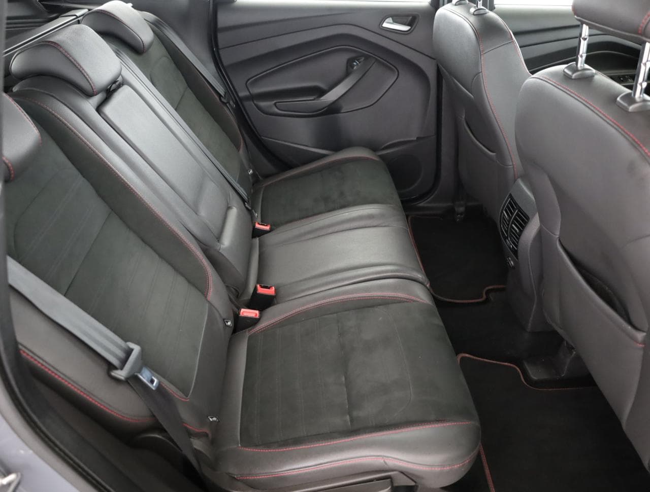 2019 Ford KUGA - 18