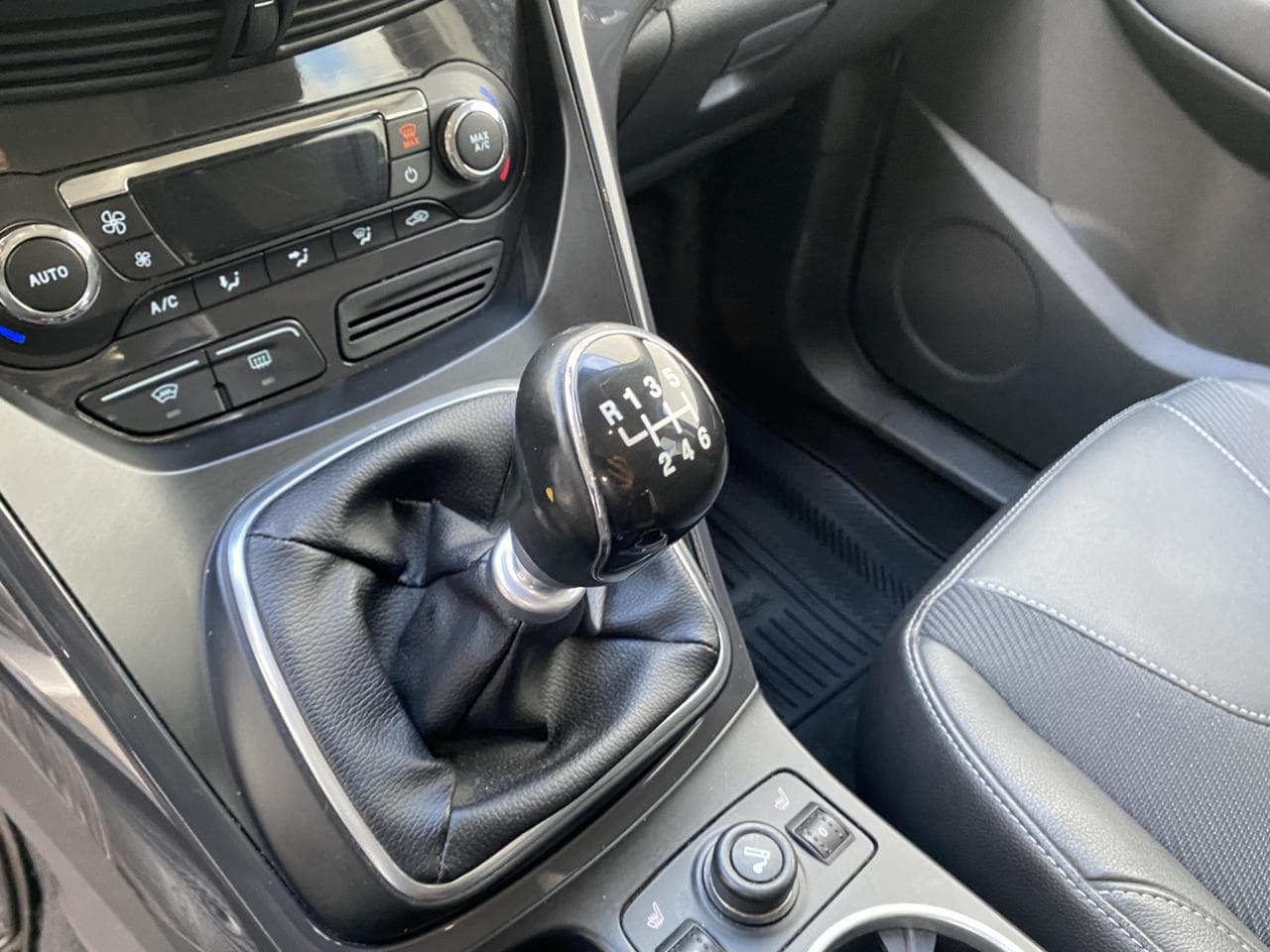 2013 Ford KUGA - 16