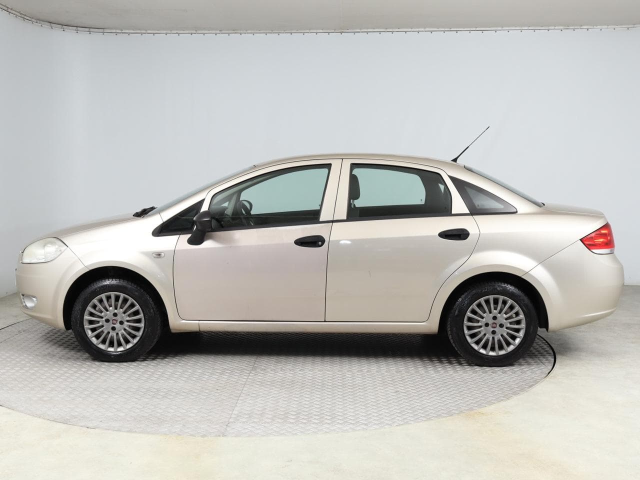 2010 Fiat LINEA - 4