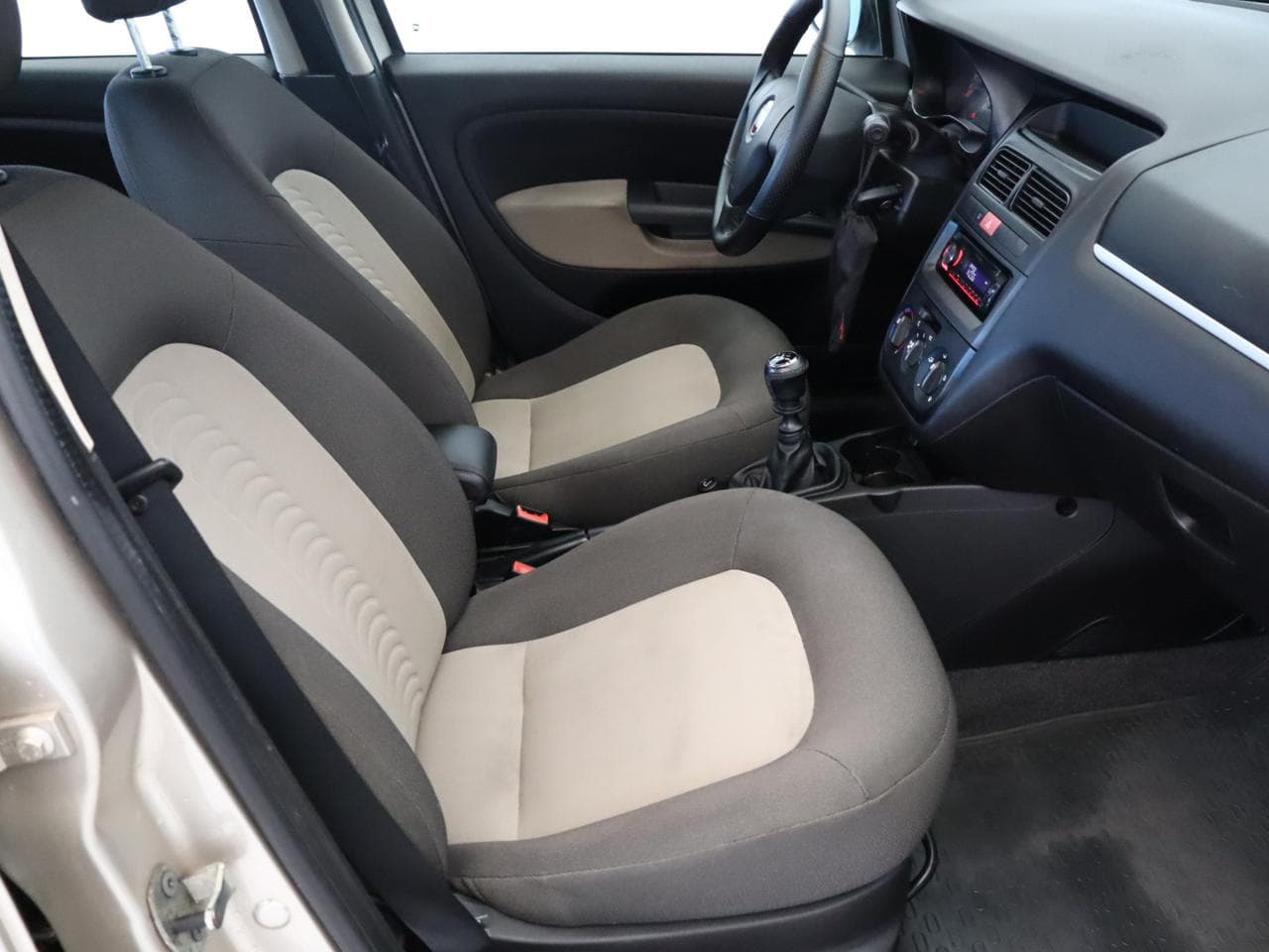2010 Fiat LINEA - 10