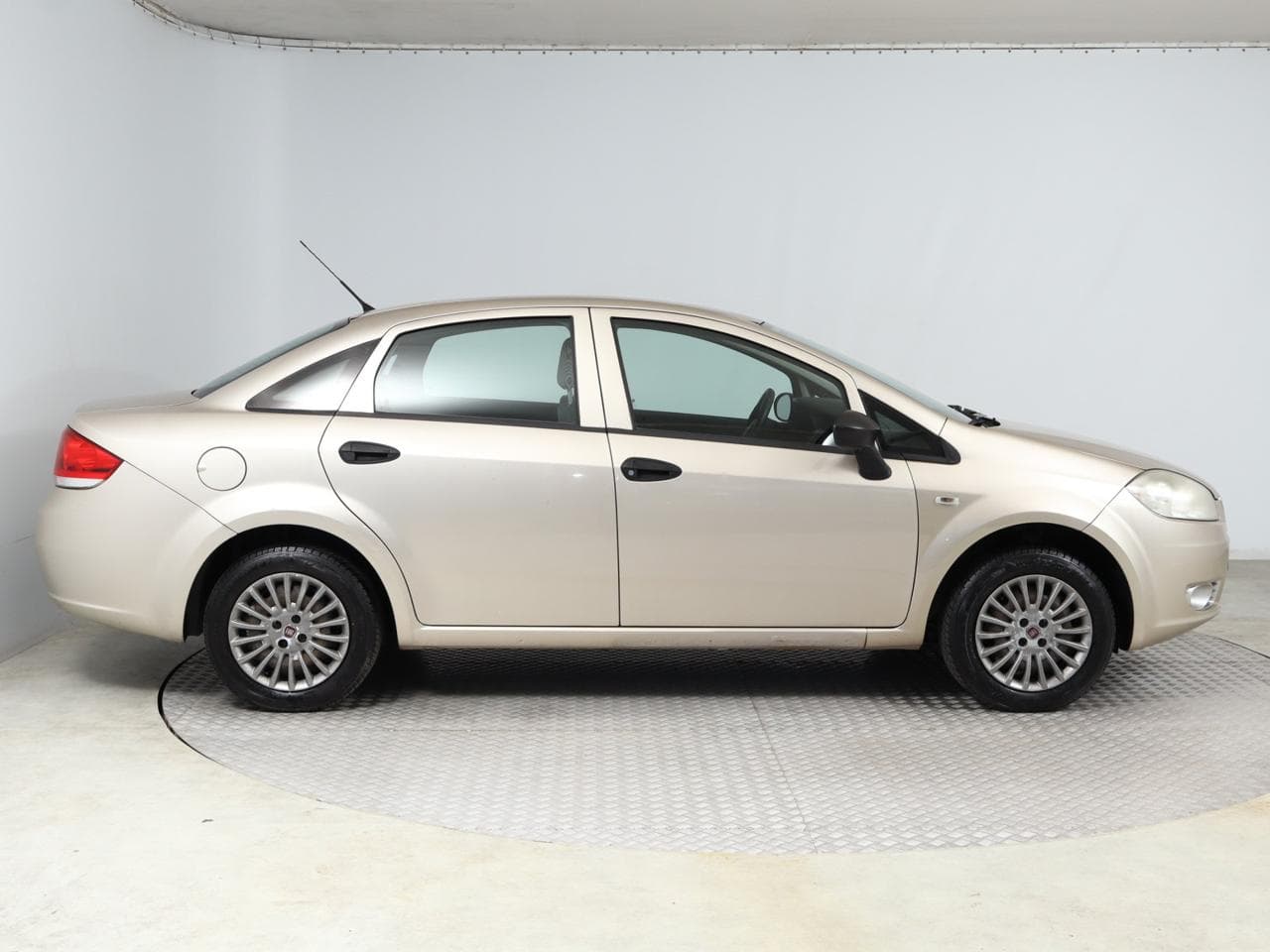 2010 Fiat LINEA - 8