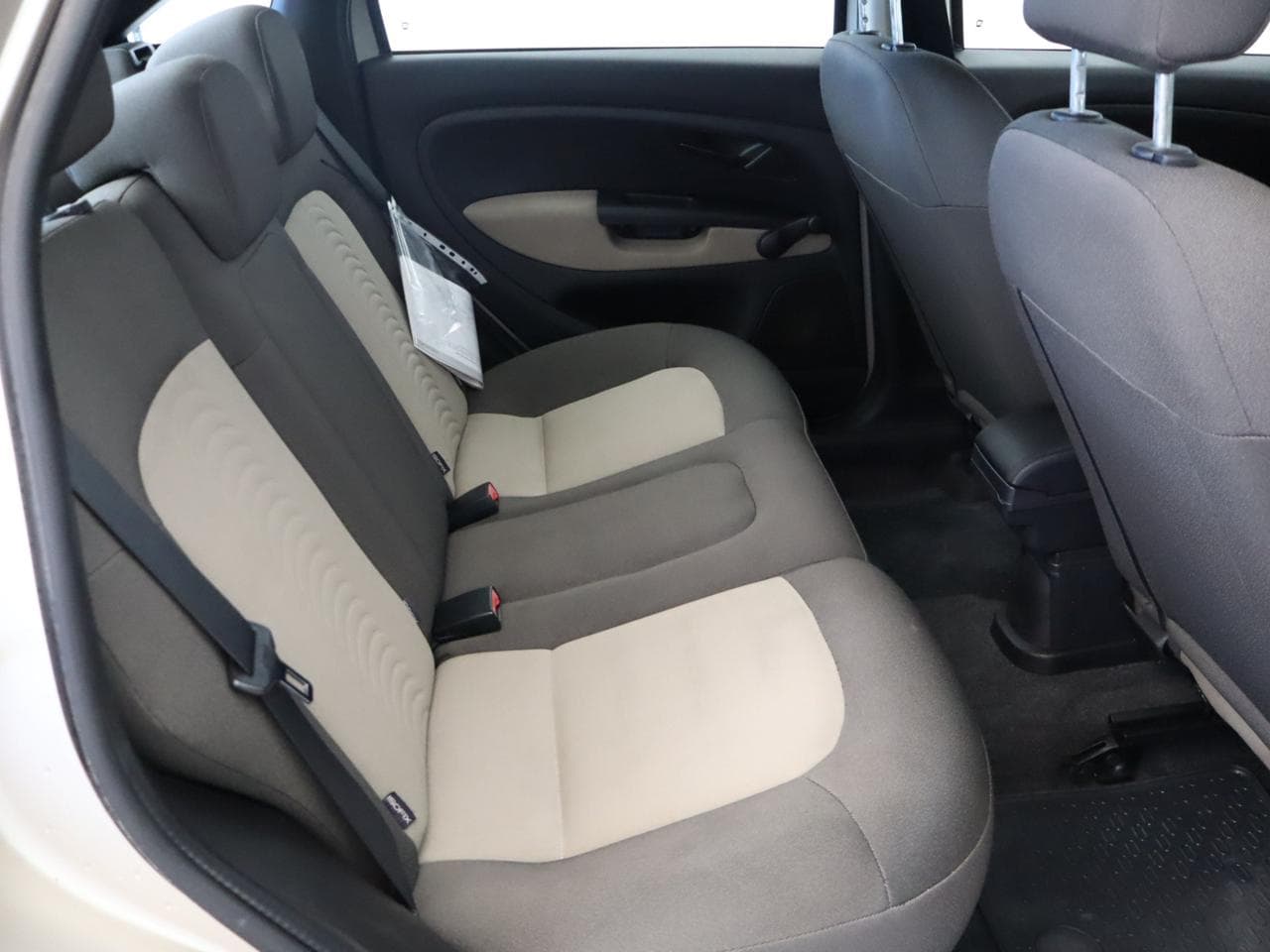 2010 Fiat LINEA - 11