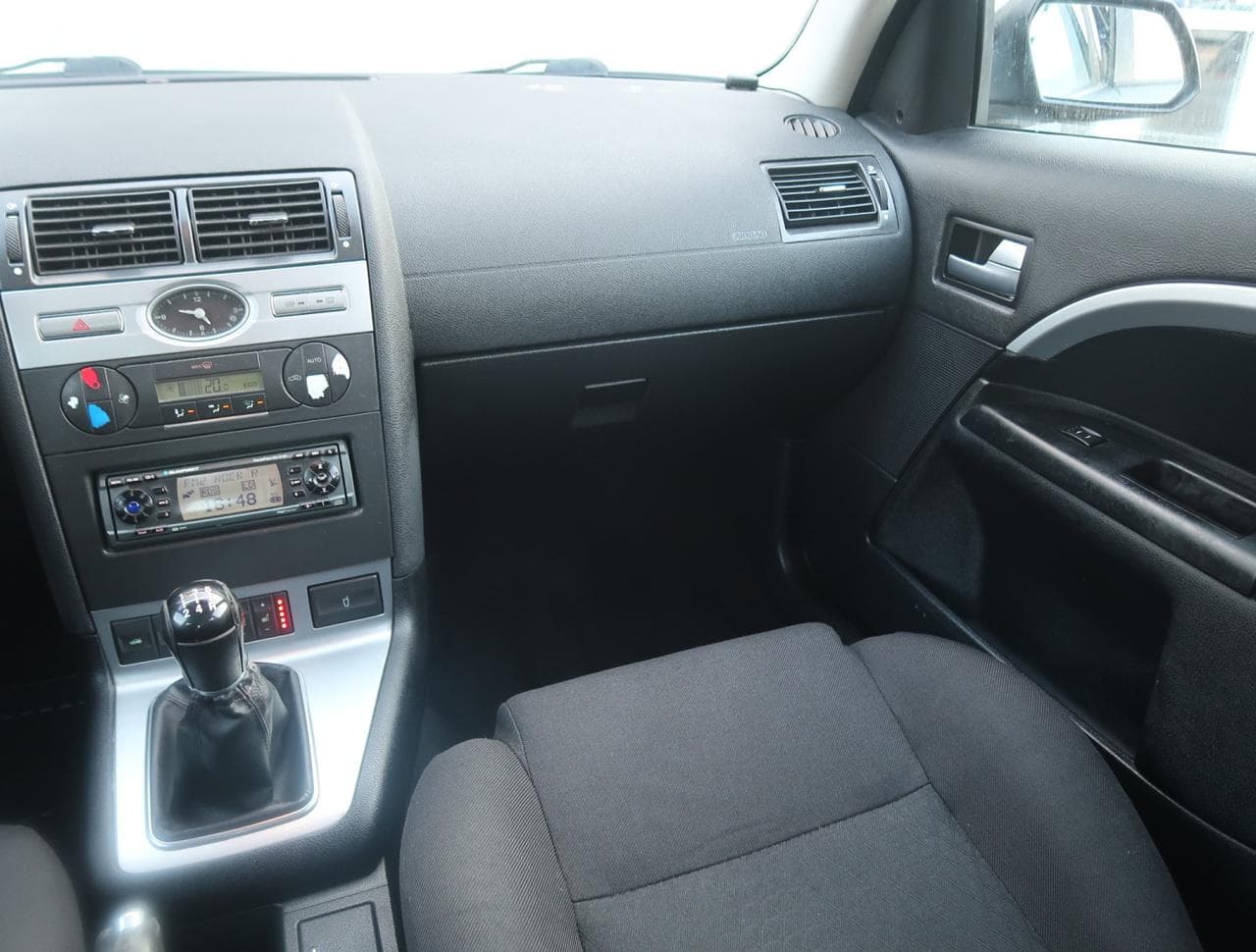 2004 Ford MONDEO - 11