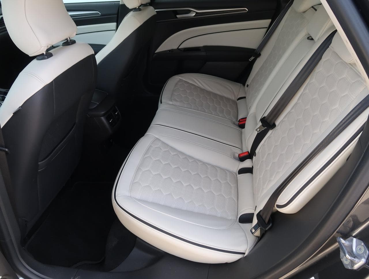 2020 Ford MONDEO - 15