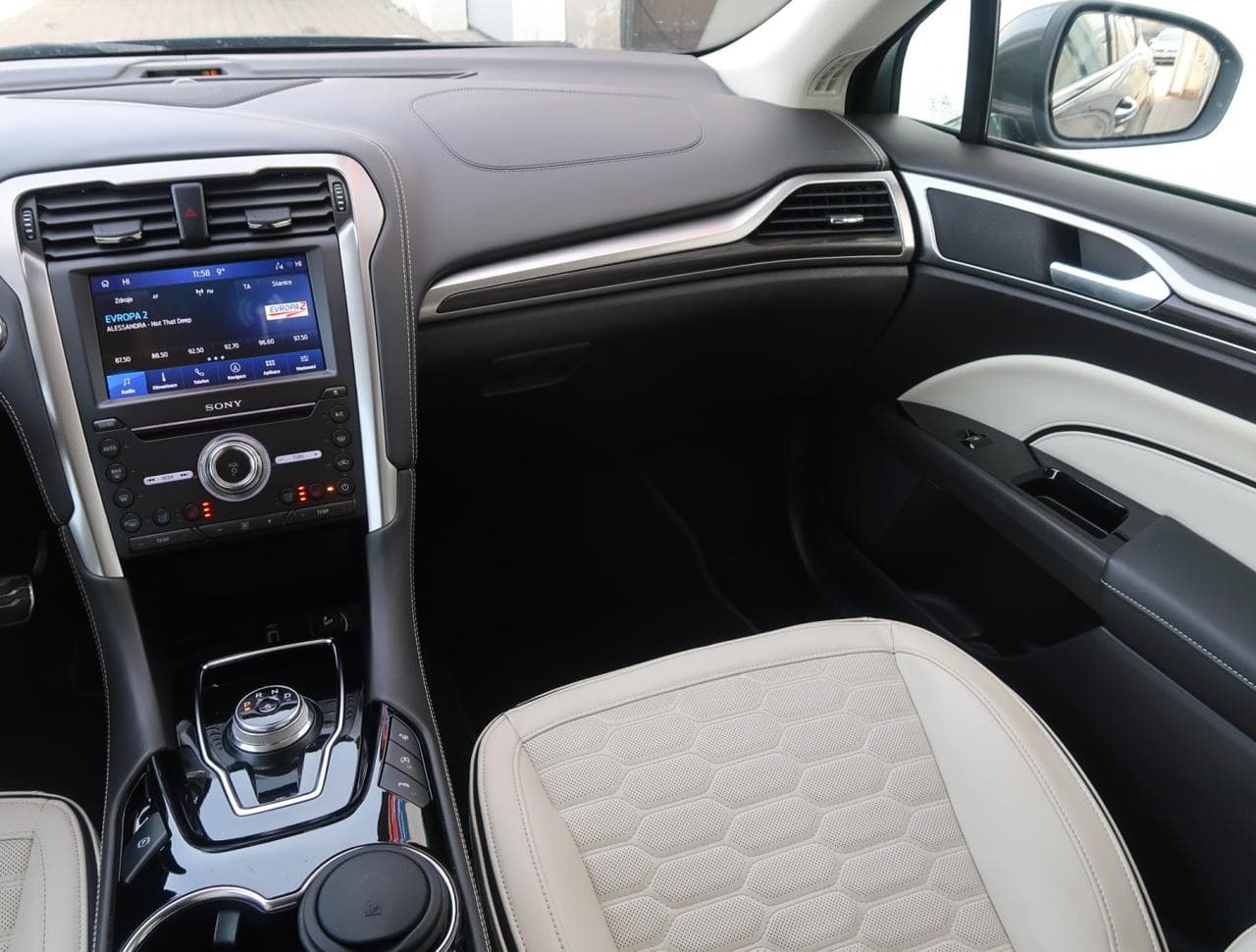 2020 Ford MONDEO - 11