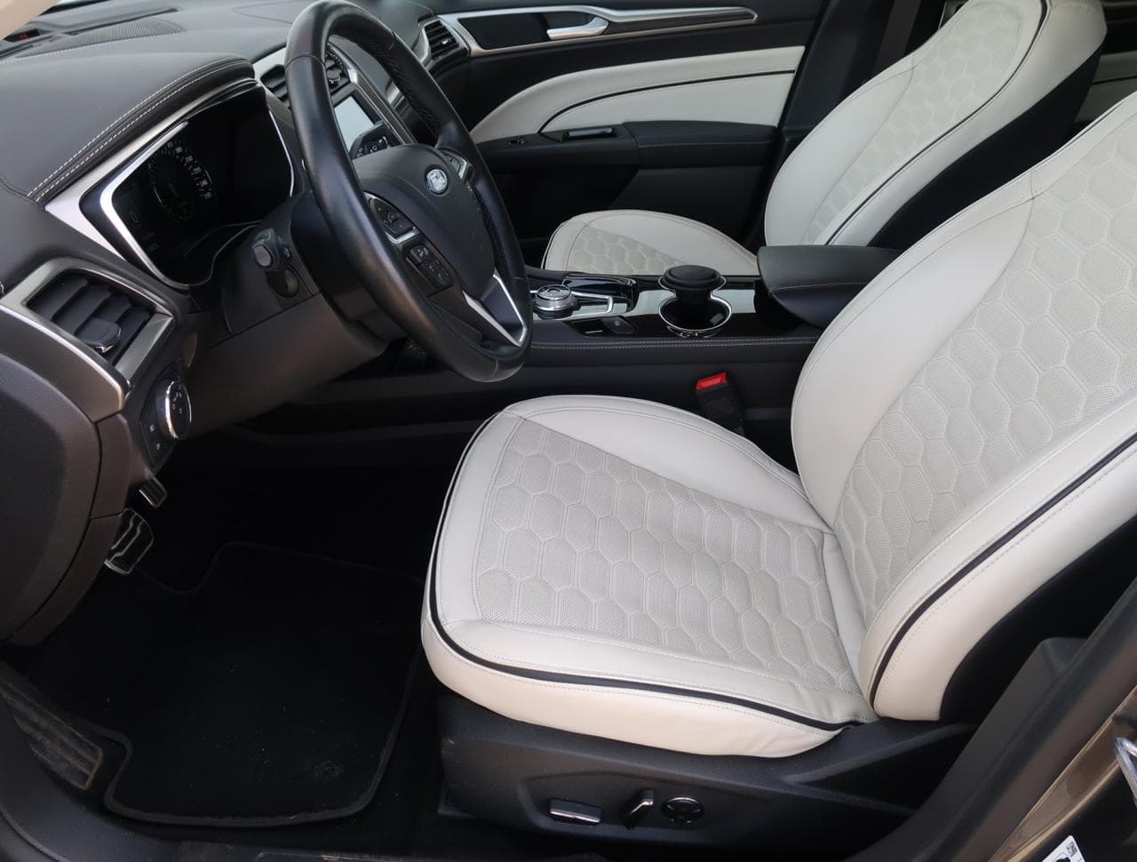 2020 Ford MONDEO - 16