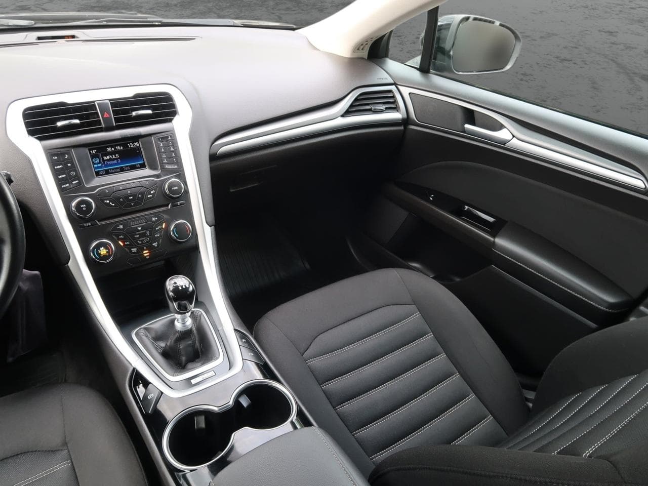 2015 Ford MONDEO - 11