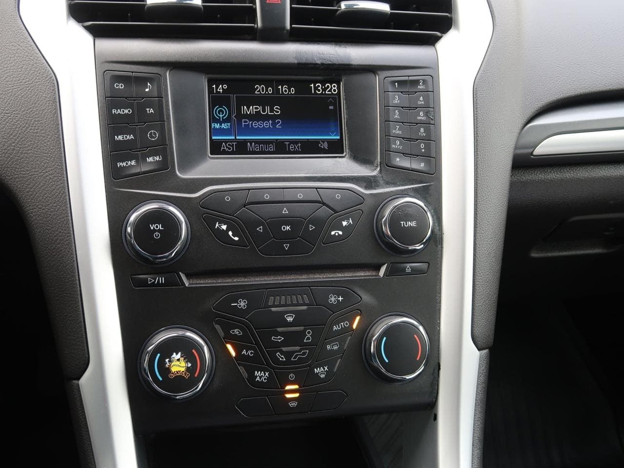 2015 Ford MONDEO - 18