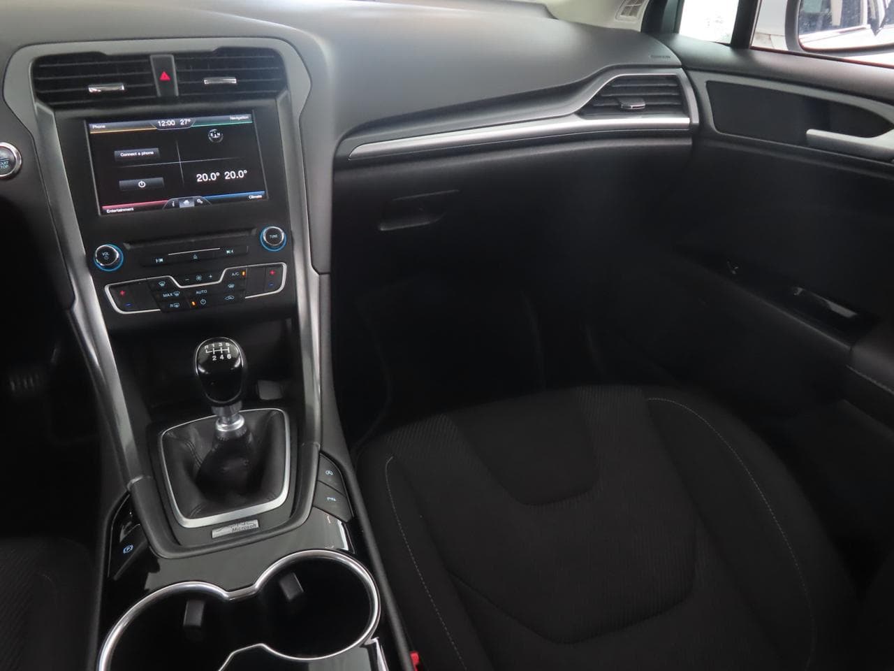 2015 Ford MONDEO - 18