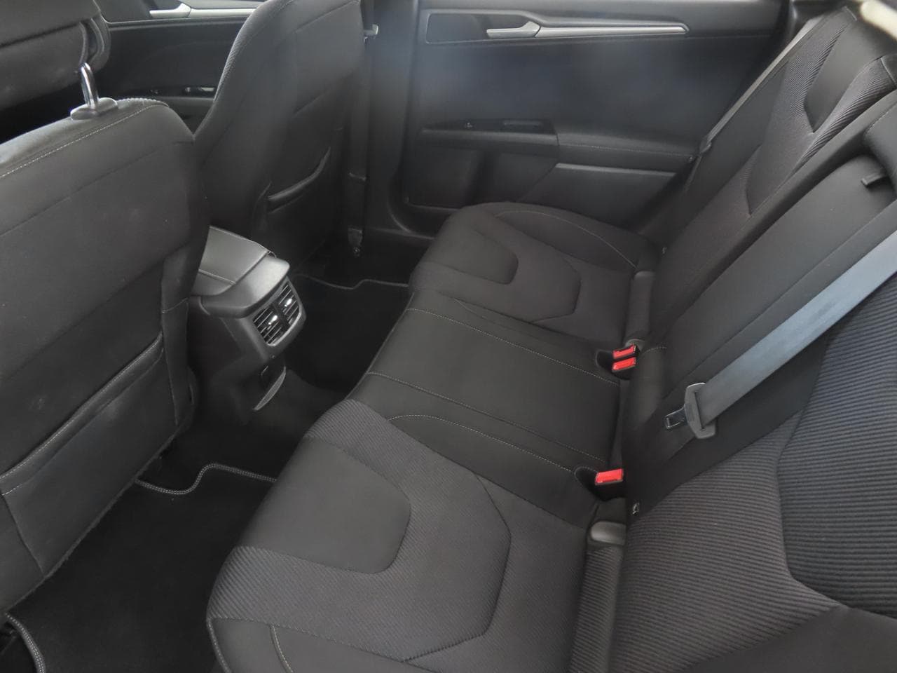 2015 Ford MONDEO - 26
