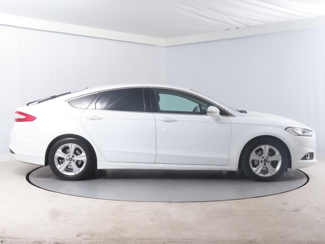 2015 Ford MONDEO - 12