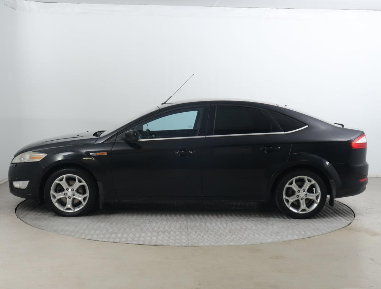 2011 Ford MONDEO - 4
