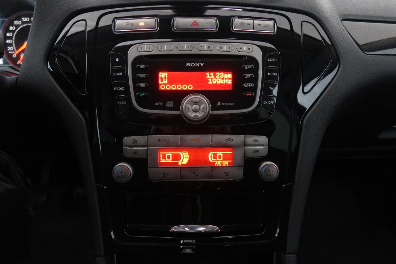 2011 Ford MONDEO - 18
