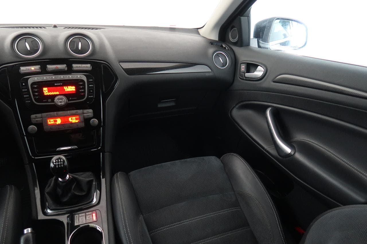 2011 Ford MONDEO - 11
