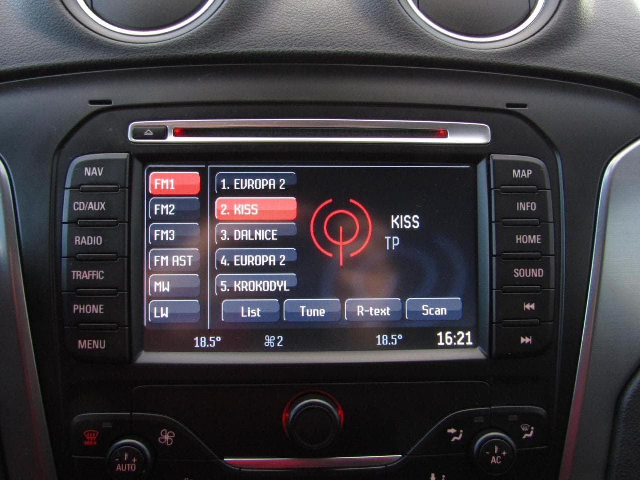 2012 Ford Mondeo - 16