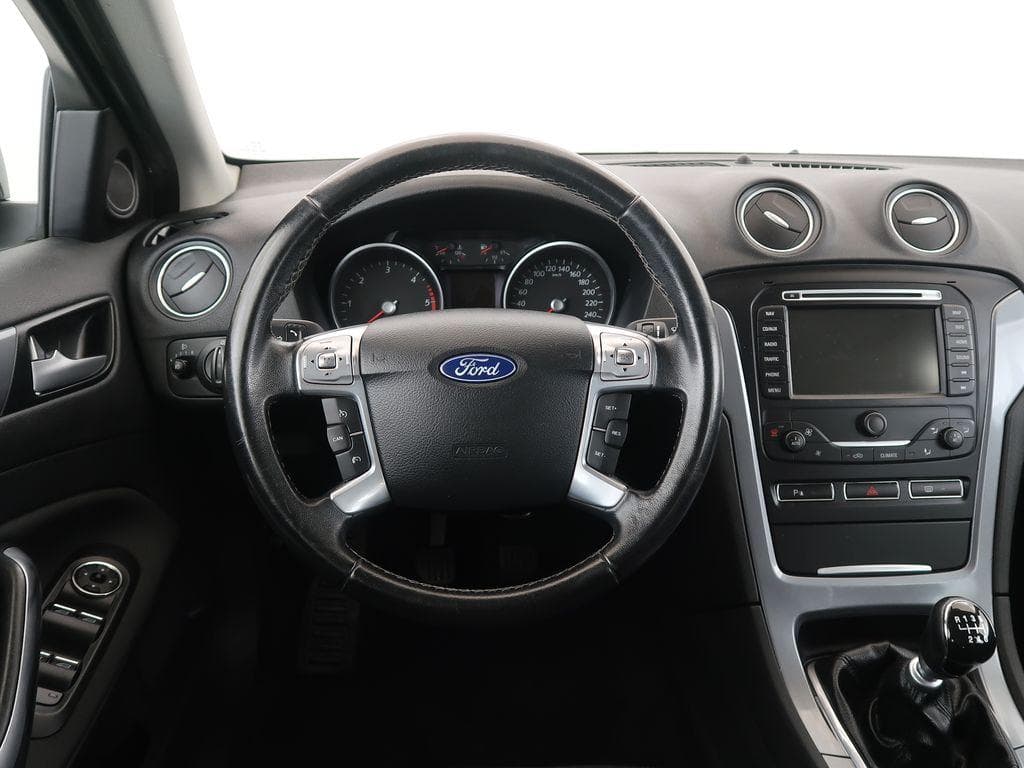 2013 Ford Mondeo - 31