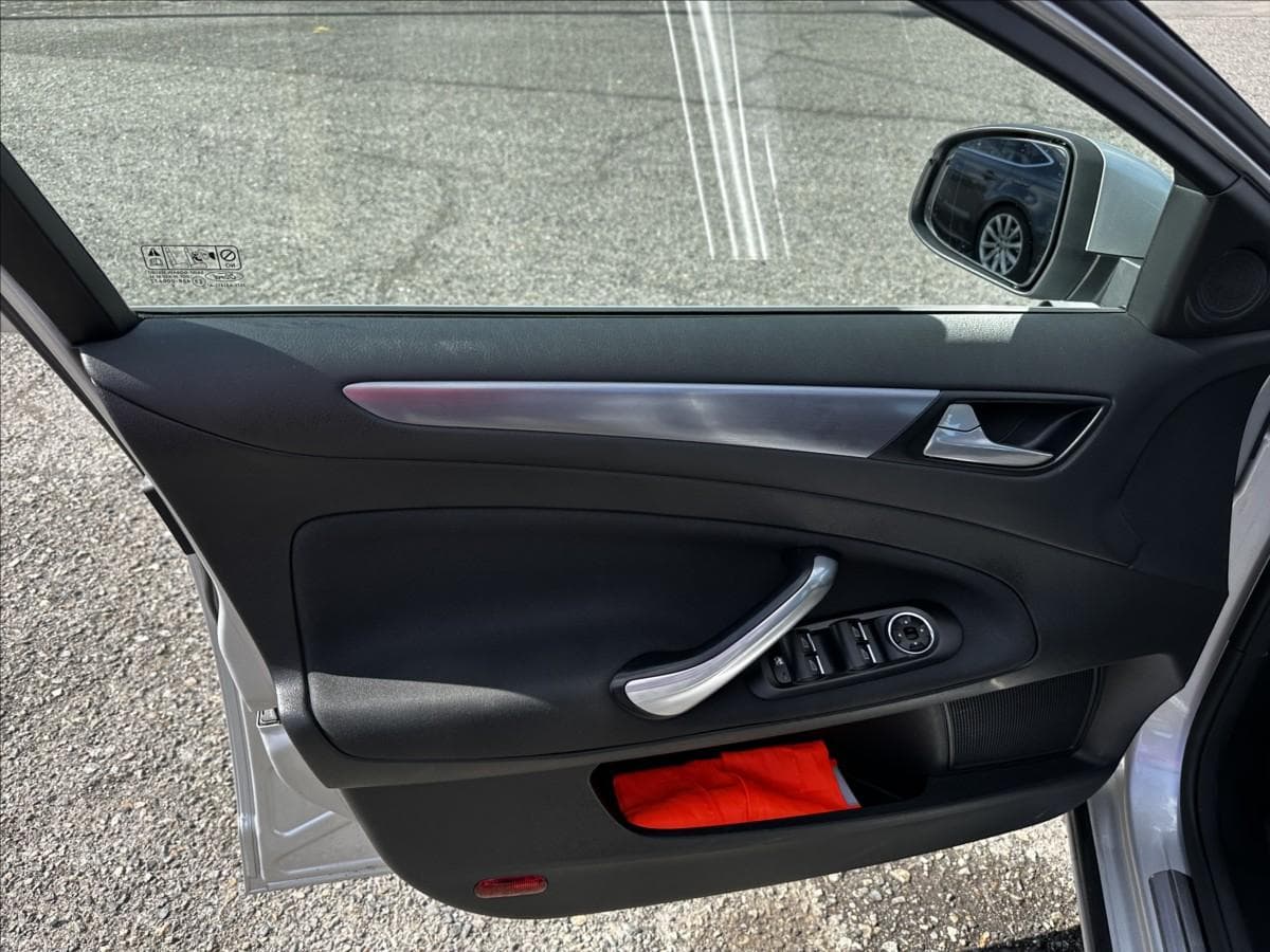 2014 Ford Mondeo - 23