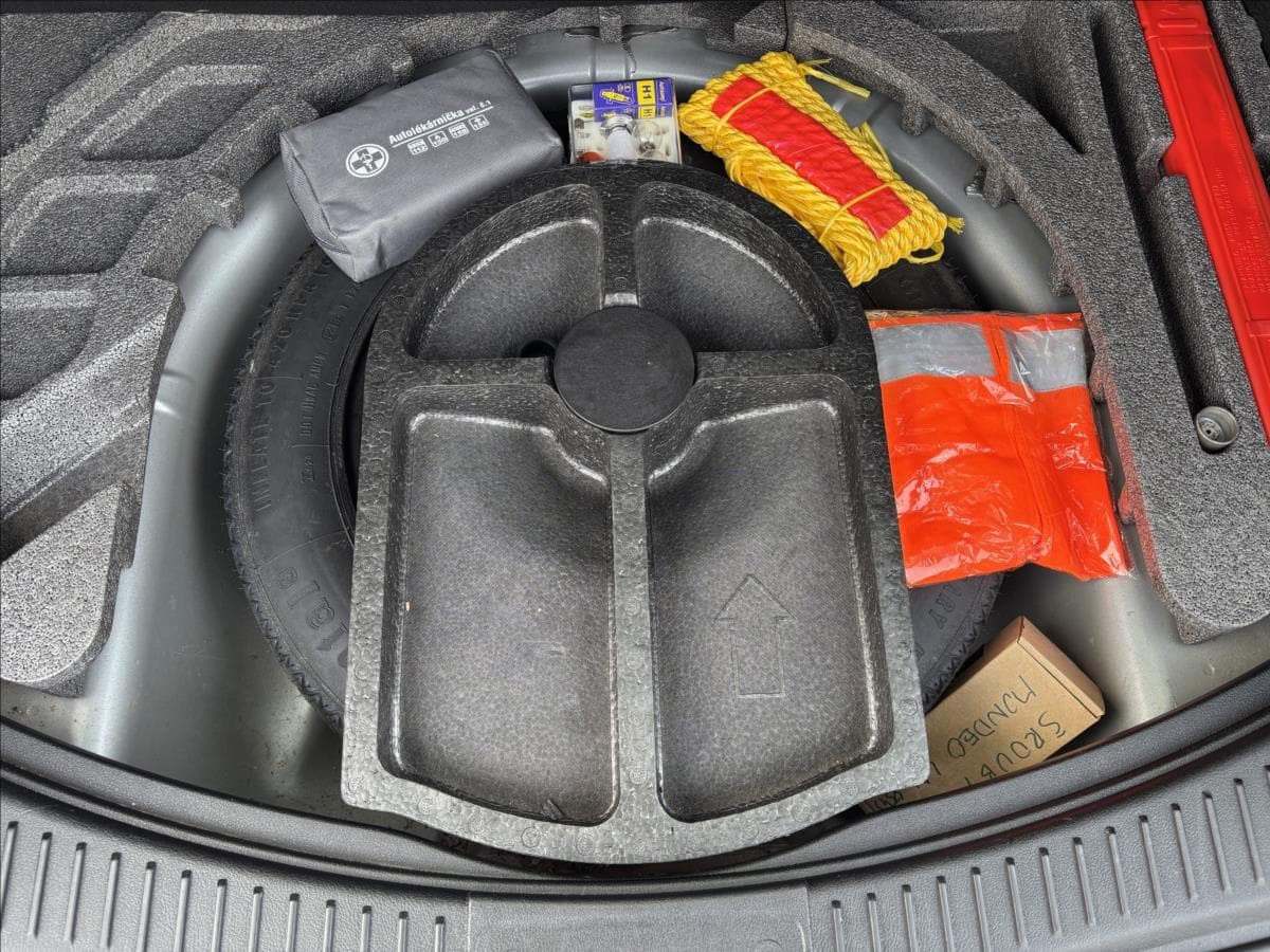 2013 Ford Mondeo - 23