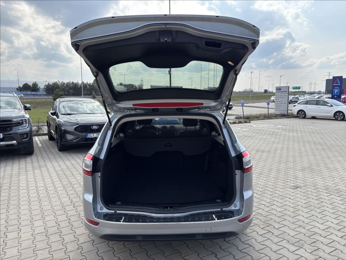 2013 Ford Mondeo - 19