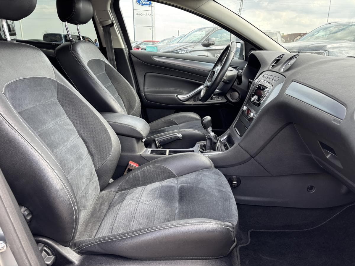 2013 Ford Mondeo - 33