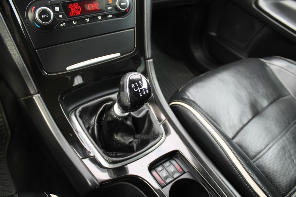 2013 Ford Mondeo - 33