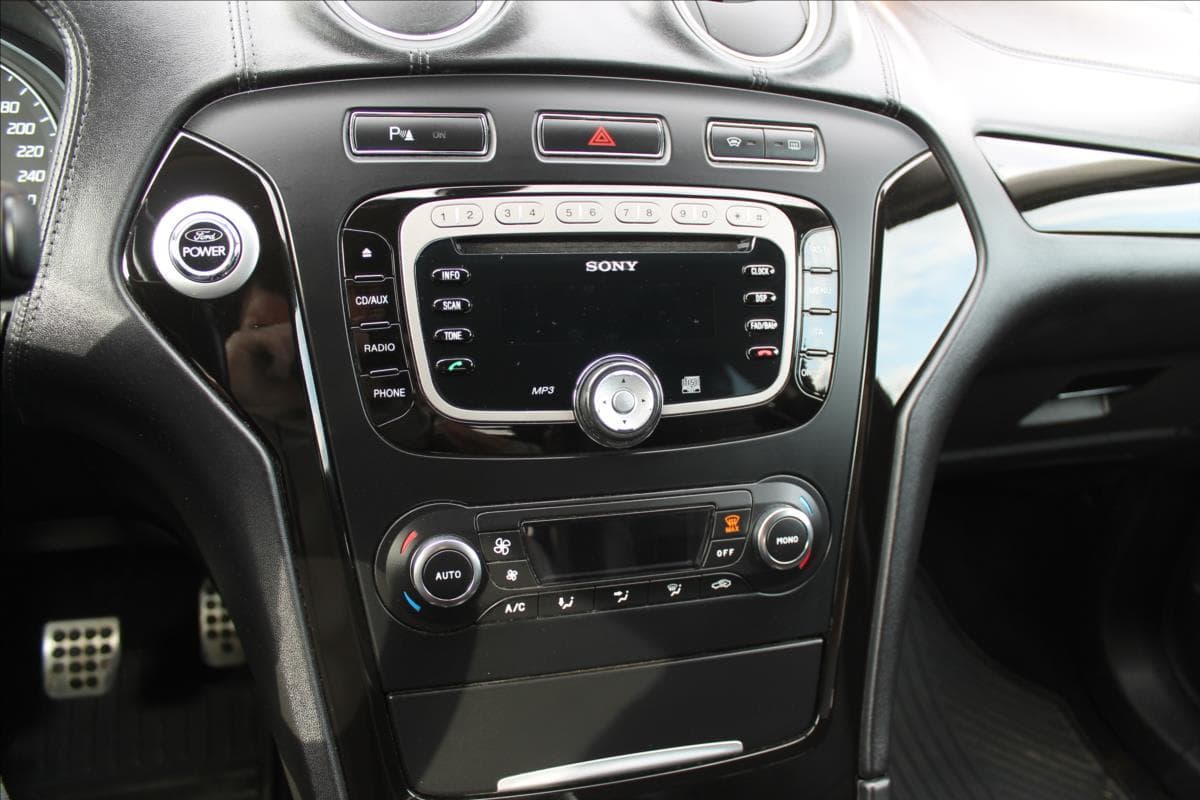 2013 Ford Mondeo - 21