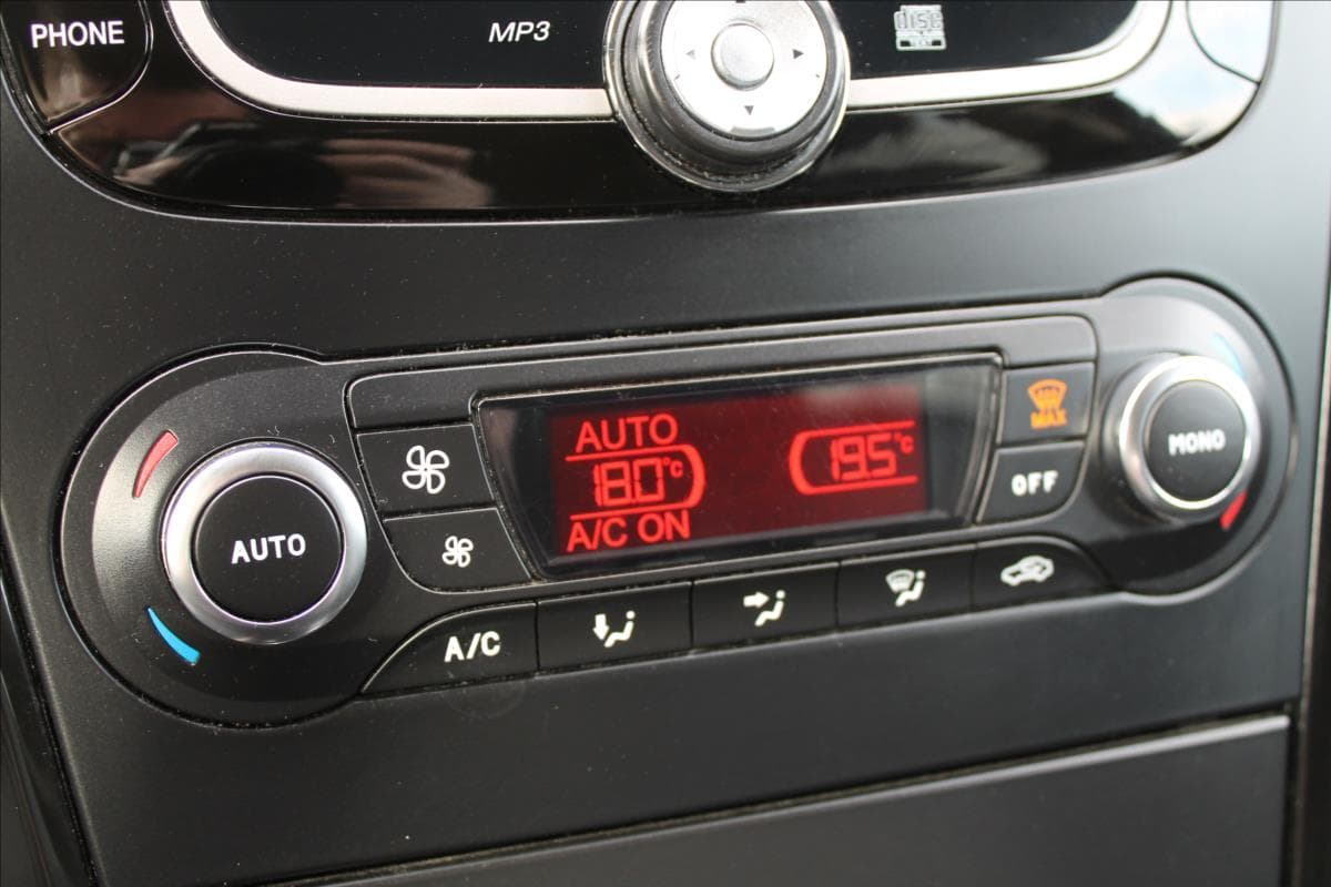 2013 Ford Mondeo - 25