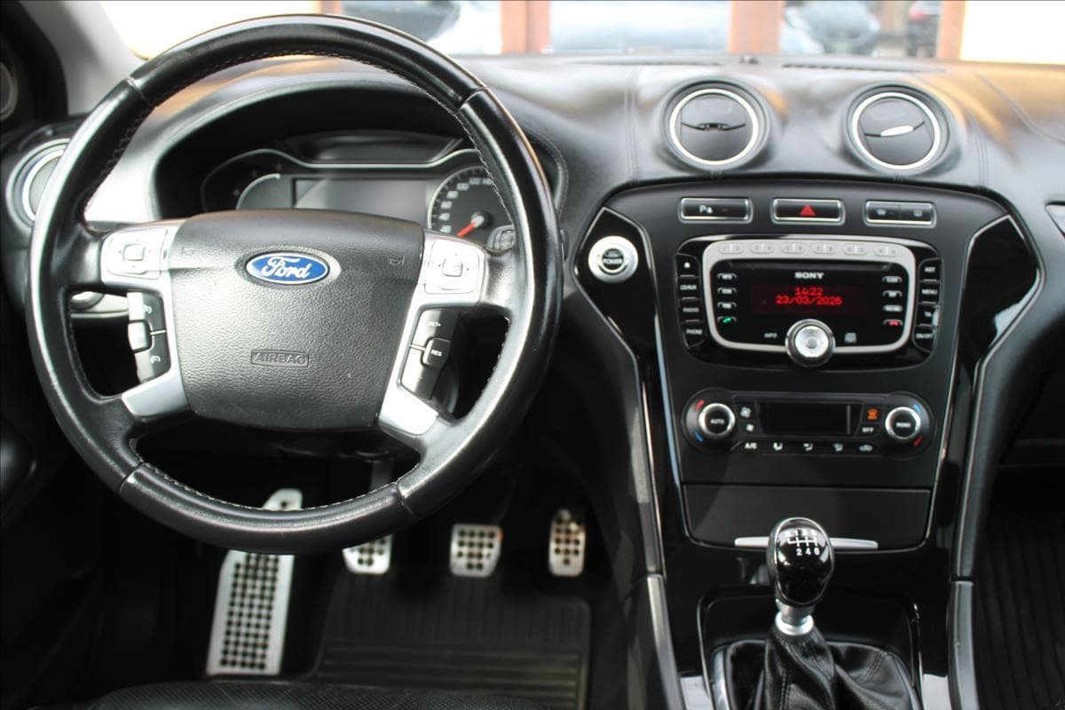 2013 Ford Mondeo - 19