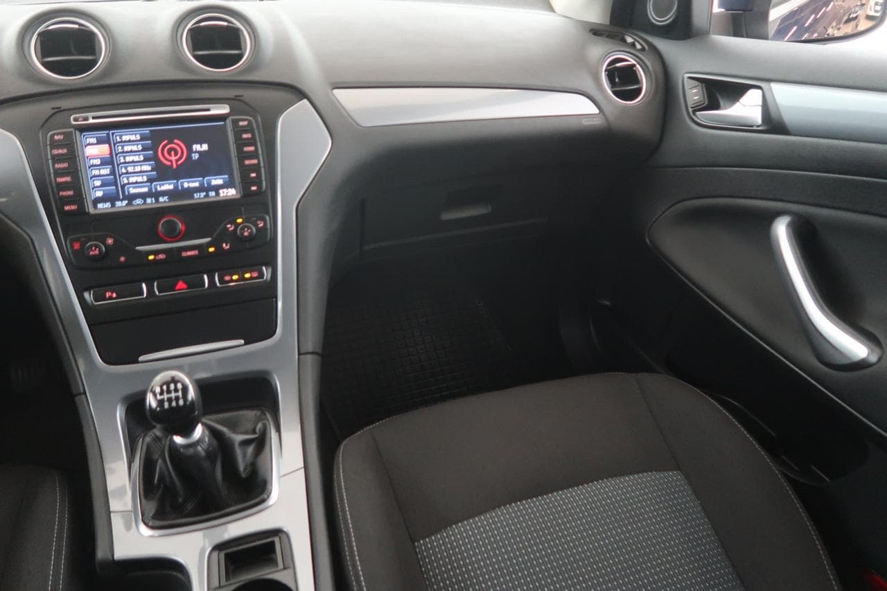 2013 Ford MONDEO - 11