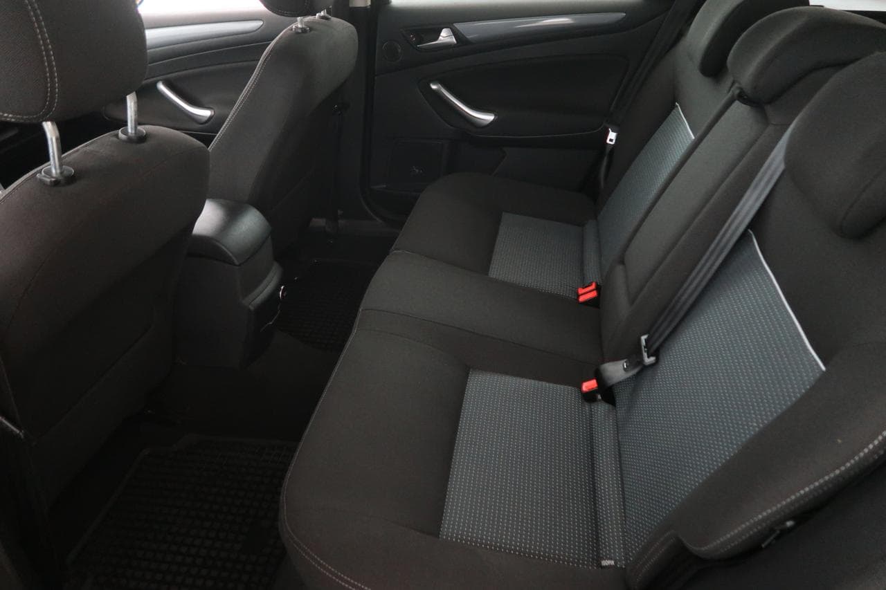 2013 Ford MONDEO - 15