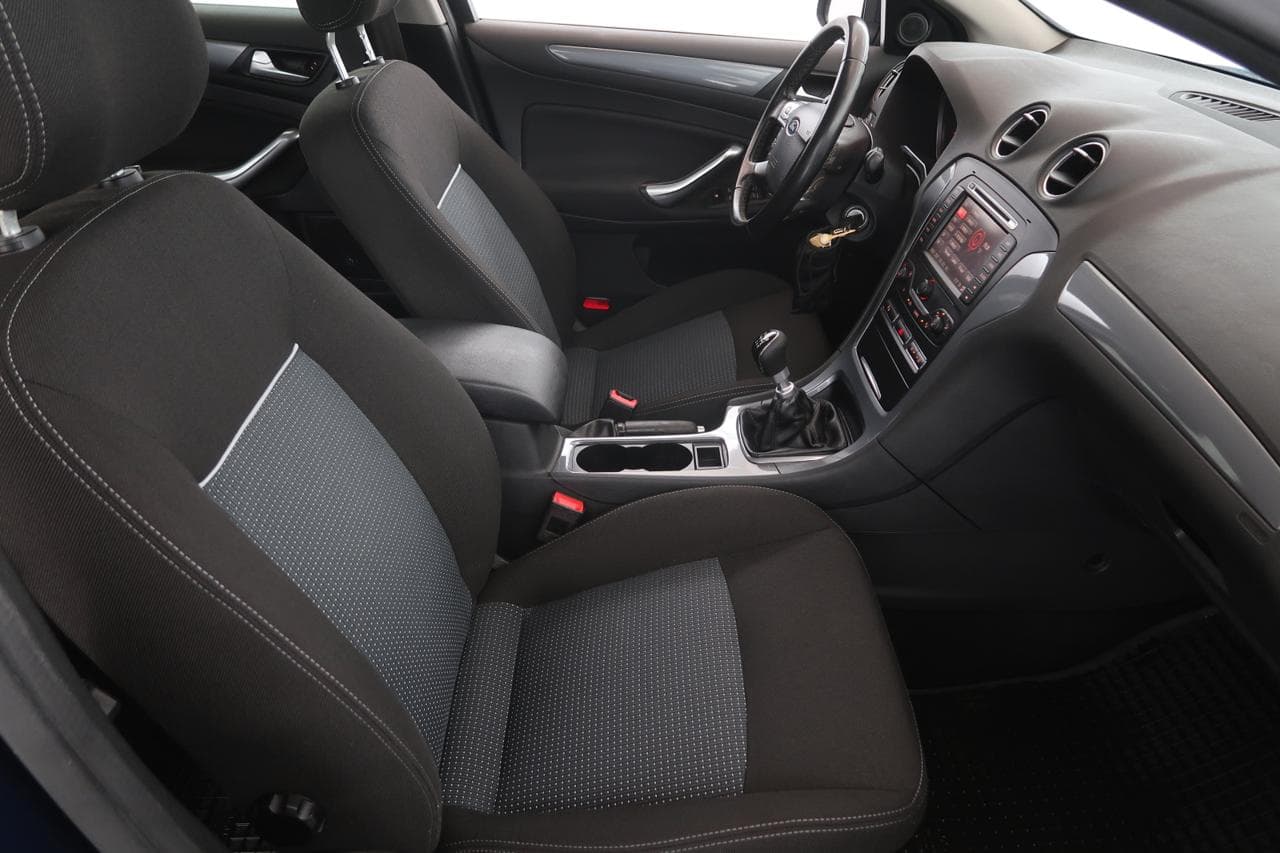 2013 Ford MONDEO - 12
