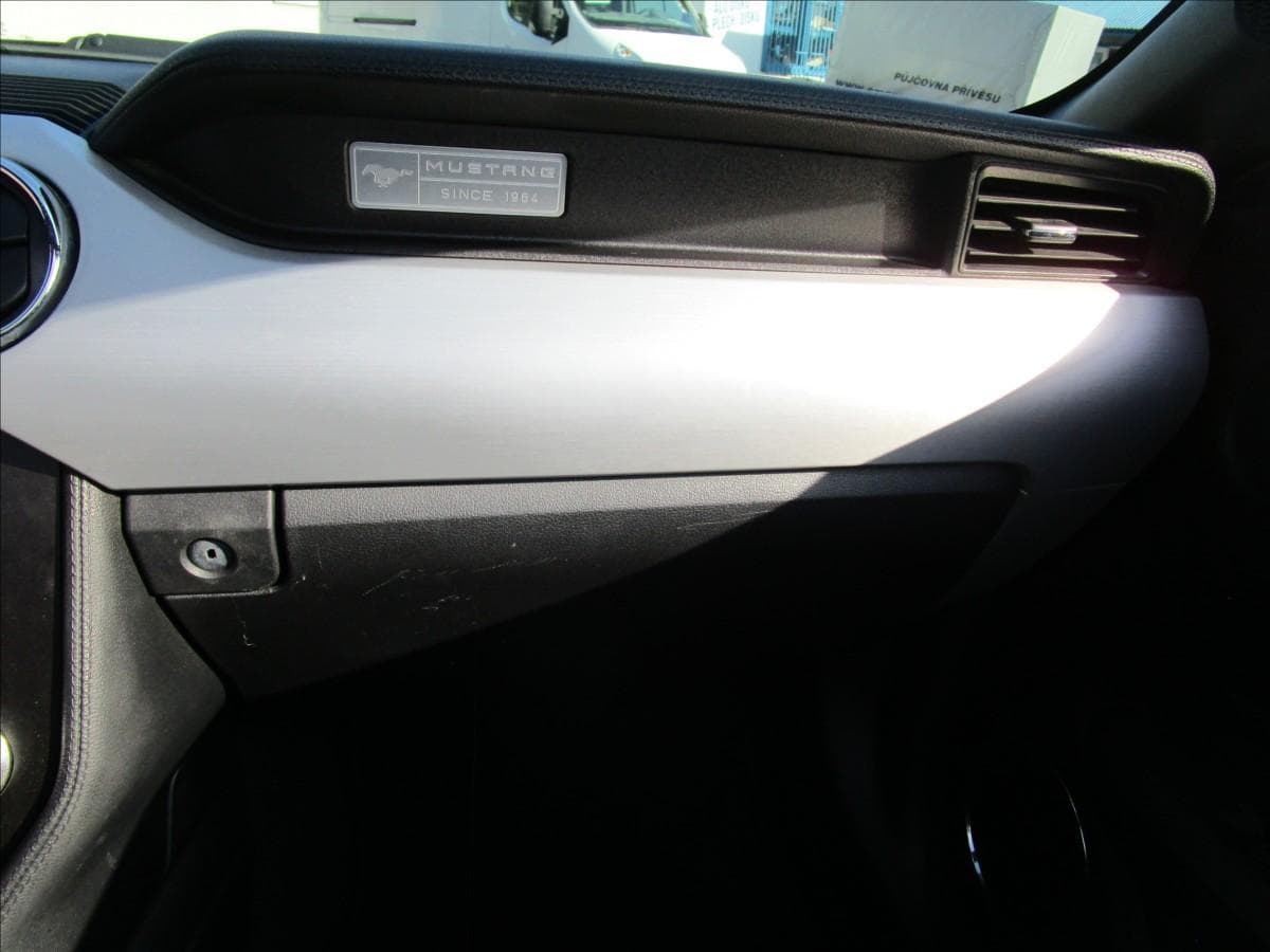 2016 Ford Mustang - 19