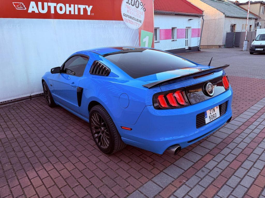 2013 Ford MUSTANG - 11
