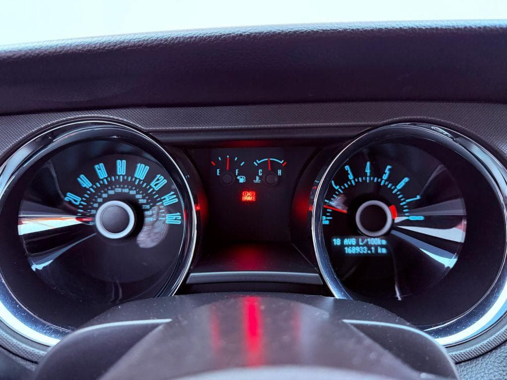 2013 Ford MUSTANG - 18