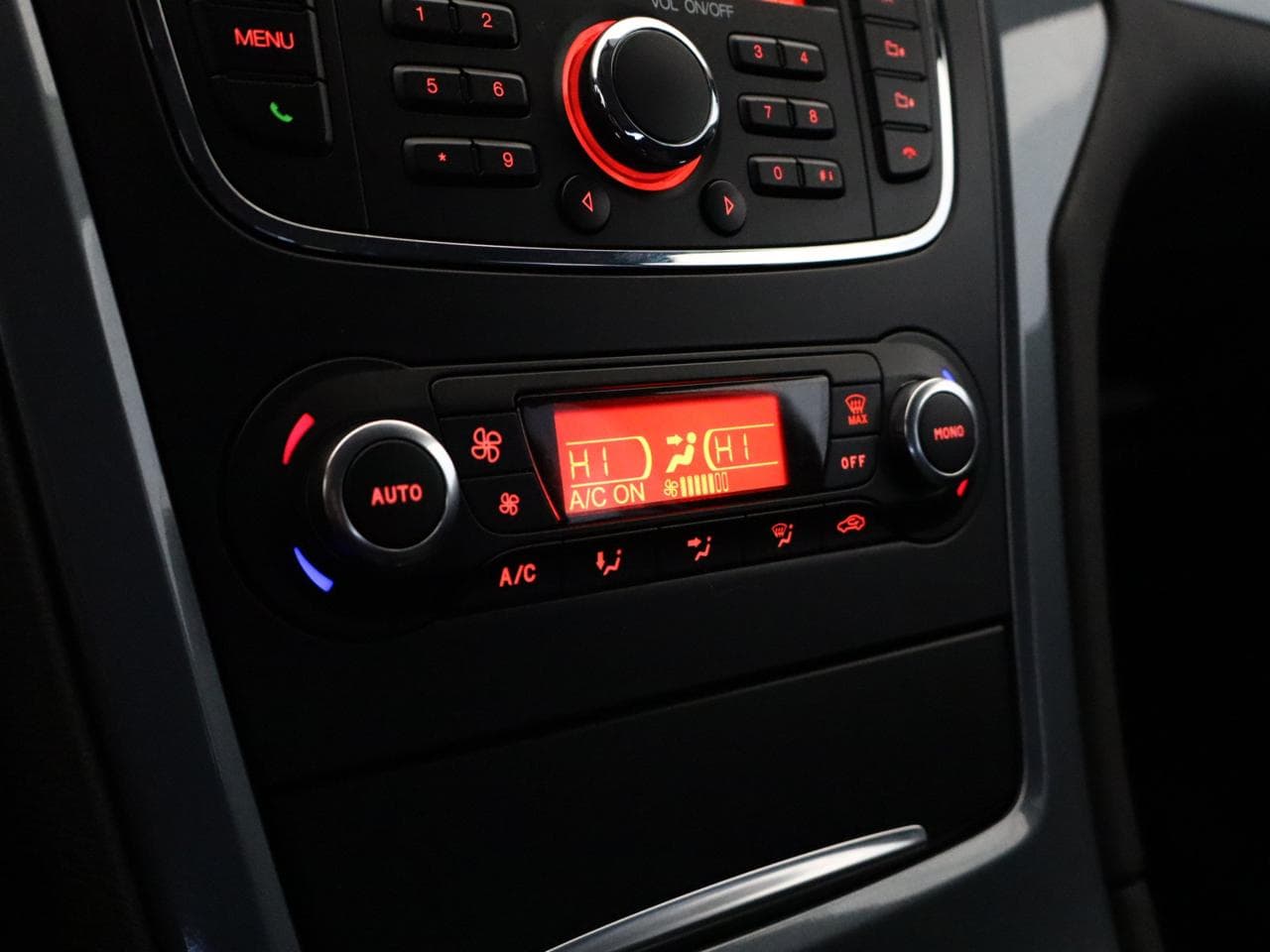2011 Ford MONDEO - 19