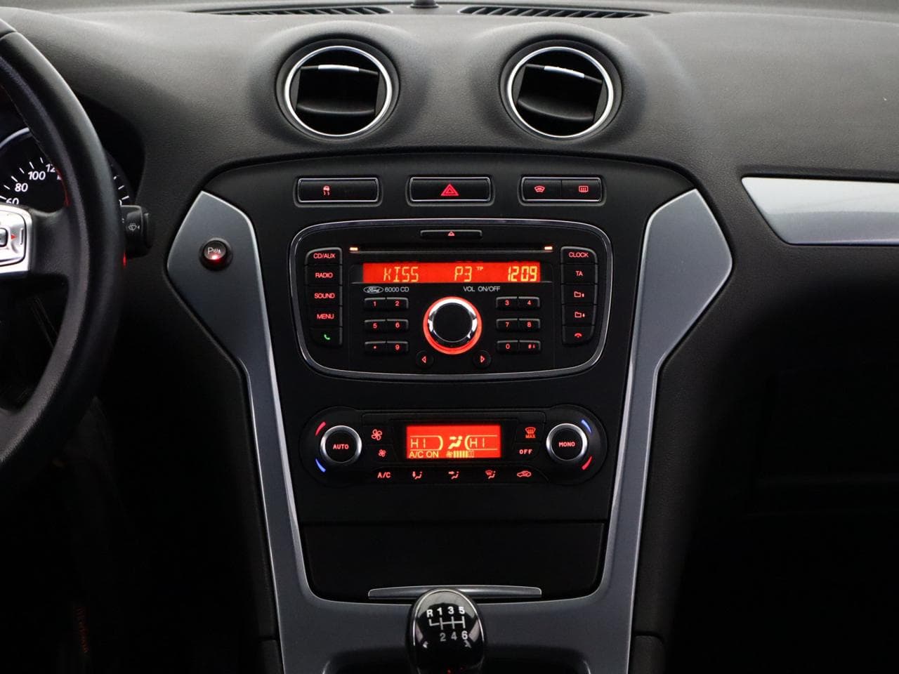 2011 Ford MONDEO - 16