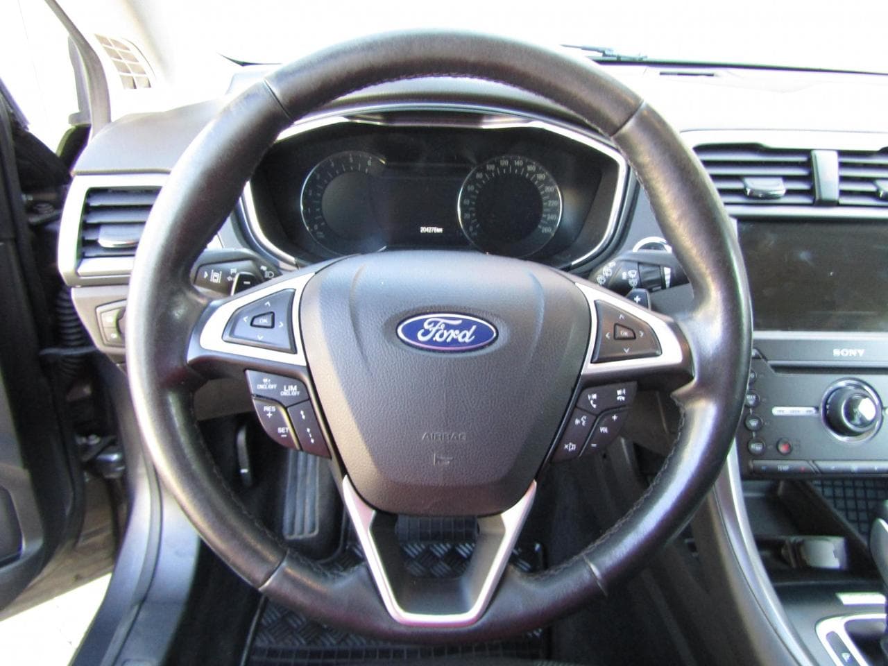 2017 Ford MONDEO - 34