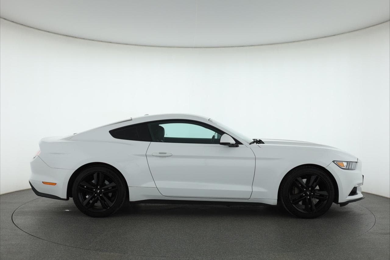 2017 Ford MUSTANG - 8