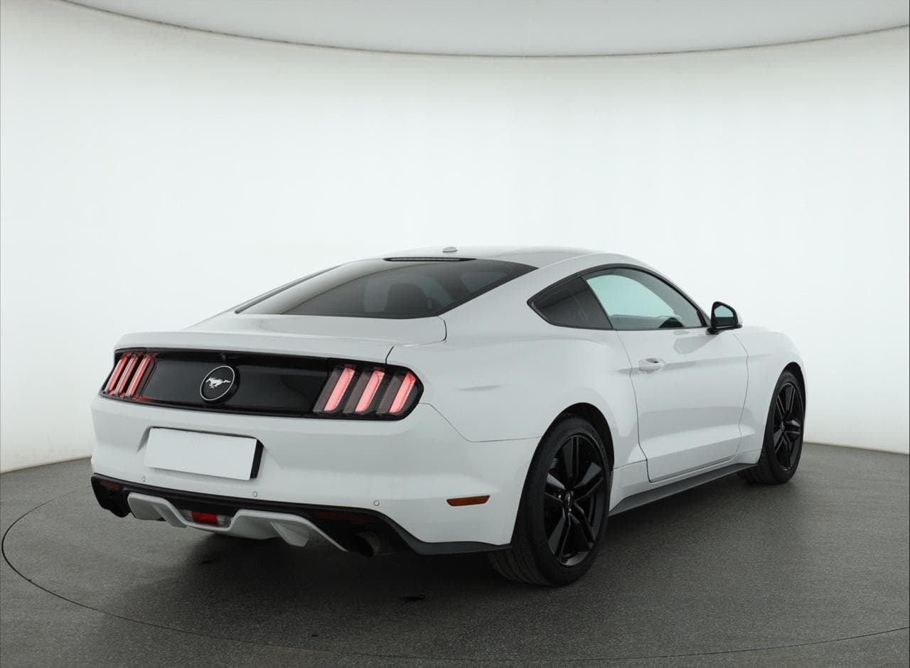 2017 Ford MUSTANG - 7