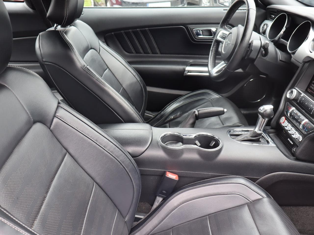 2016 Ford MUSTANG - 18