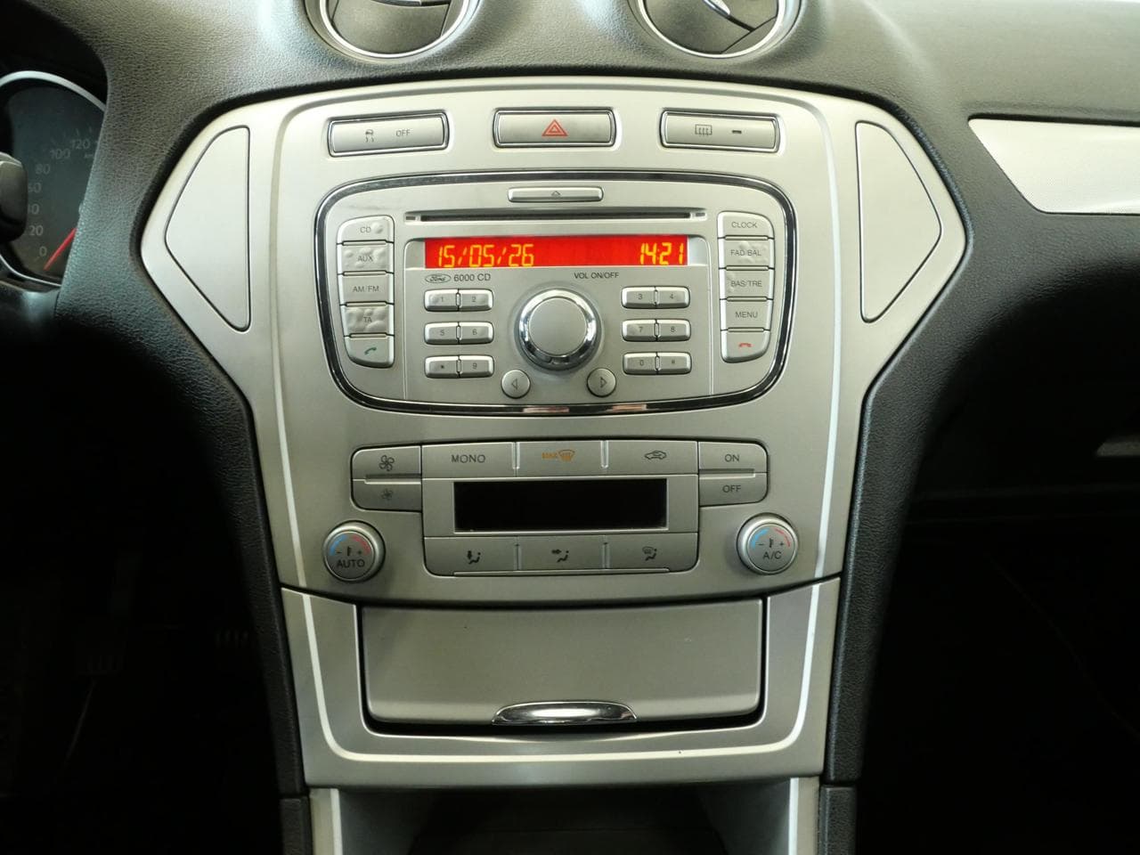 2010 Ford MONDEO - 16