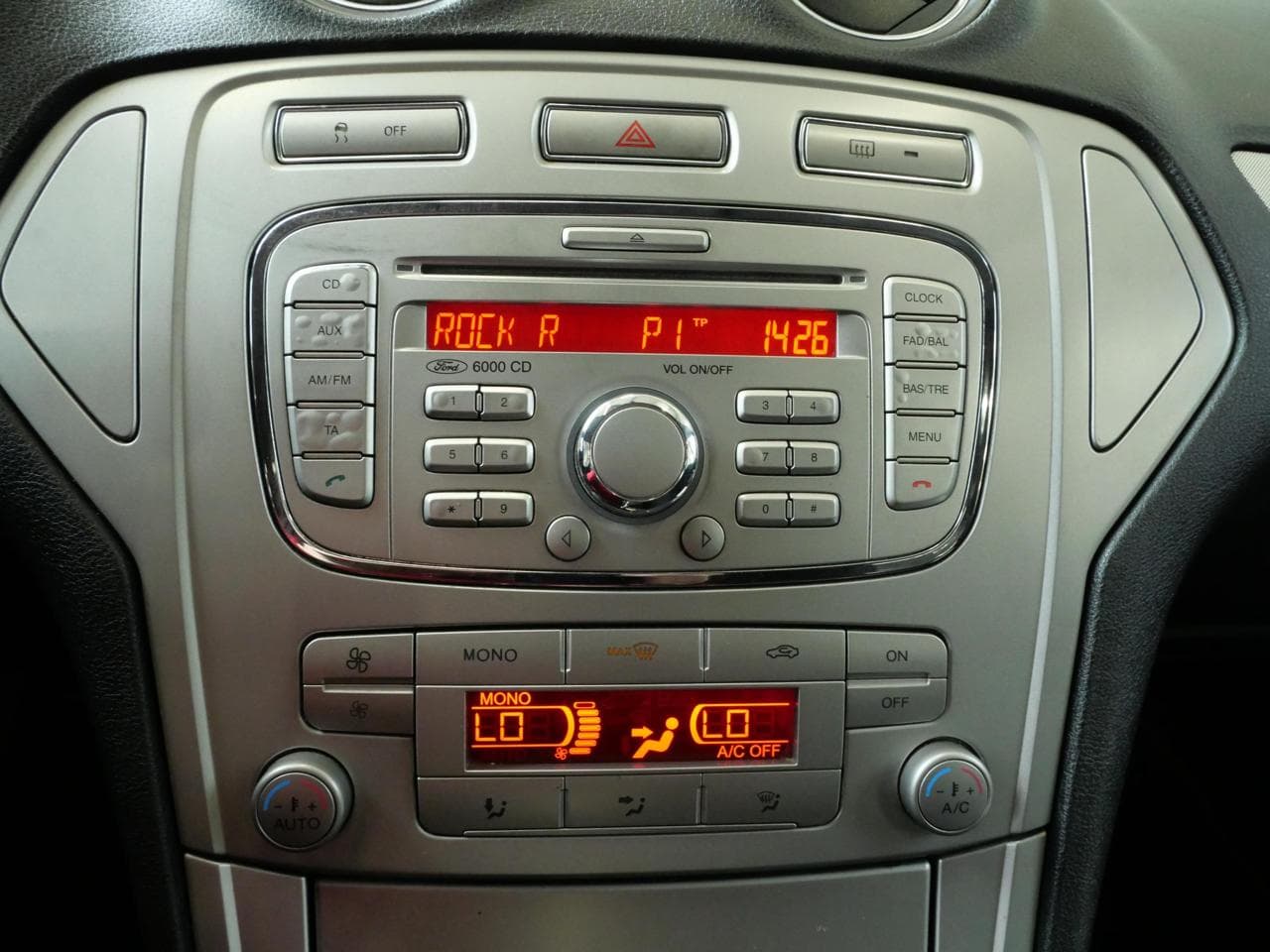 2010 Ford MONDEO - 27