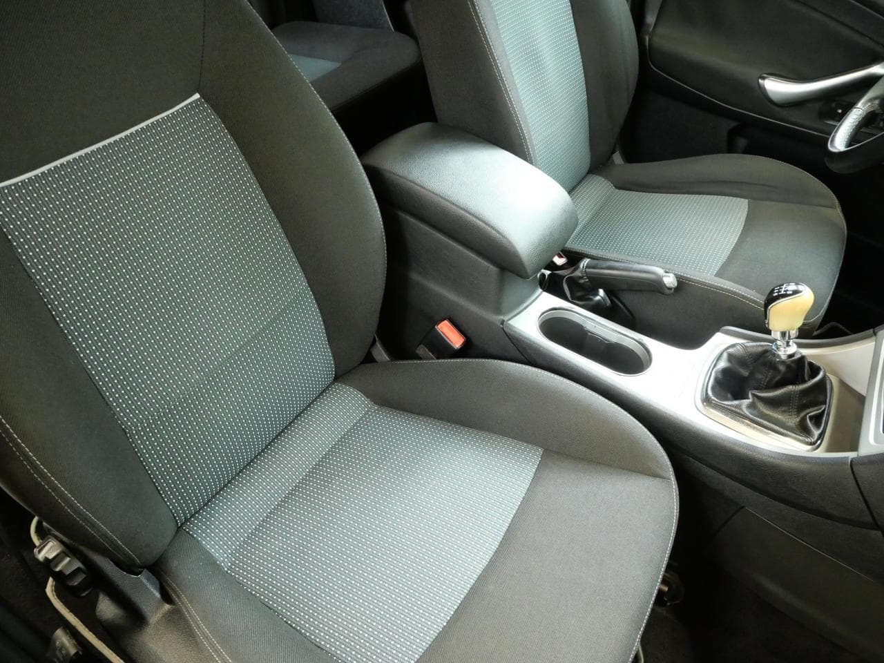 2010 Ford MONDEO - 12