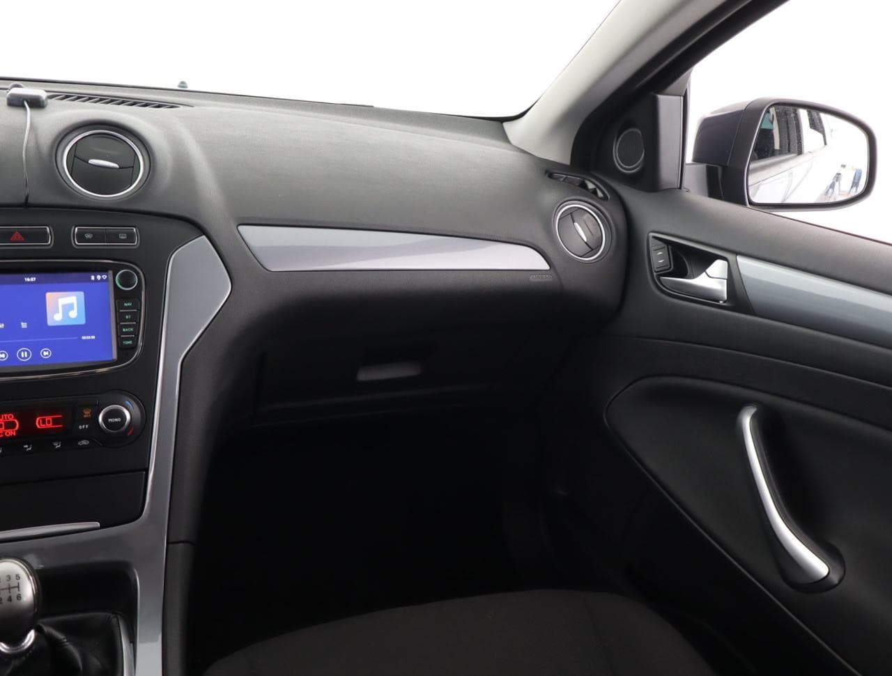 2012 Ford MONDEO - 11