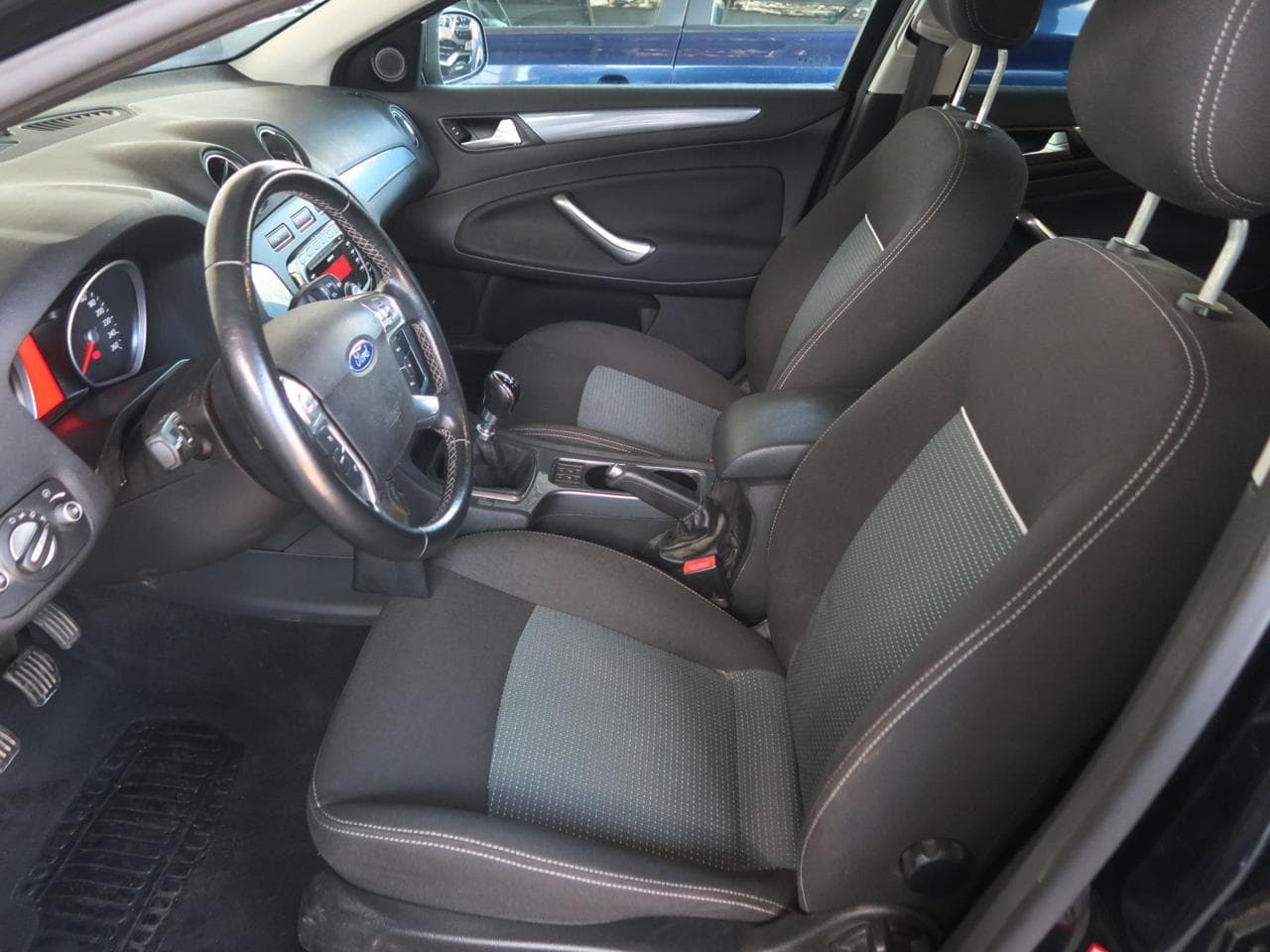 2011 Ford MONDEO - 16