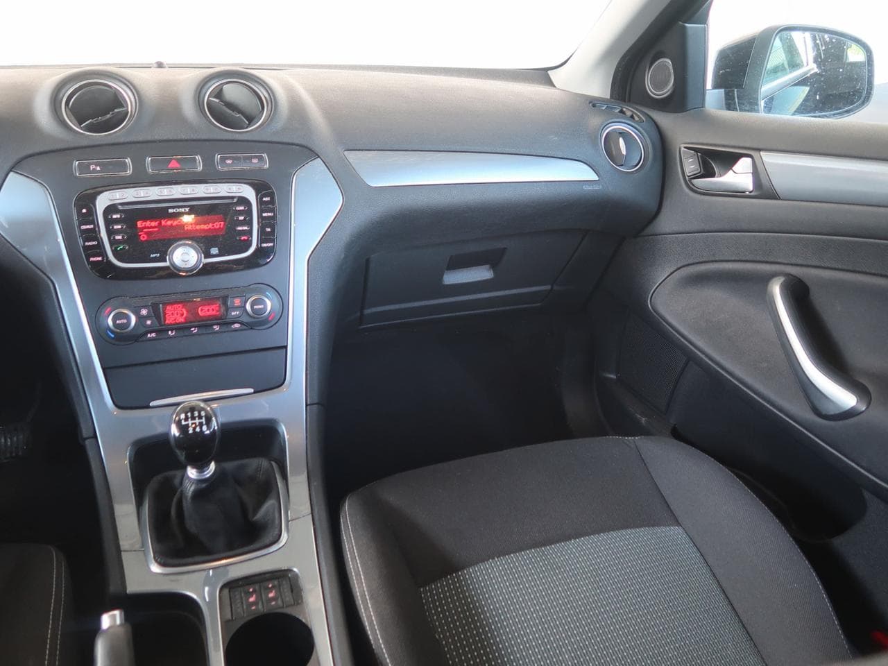 2011 Ford MONDEO - 11