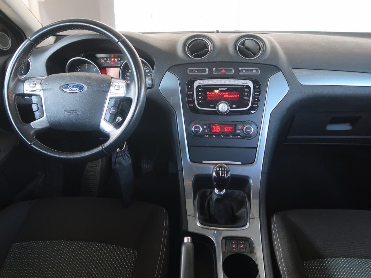 2011 Ford MONDEO - 10
