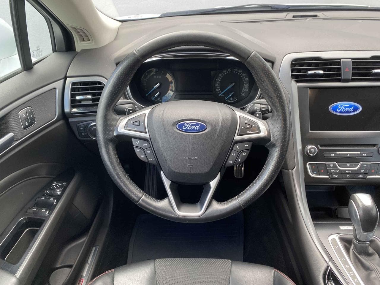 2017 Ford MONDEO - 11