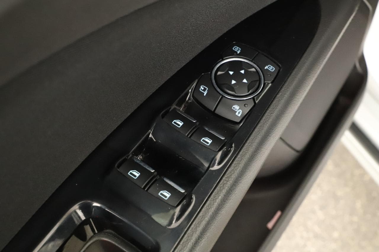 2016 Ford MONDEO - 32