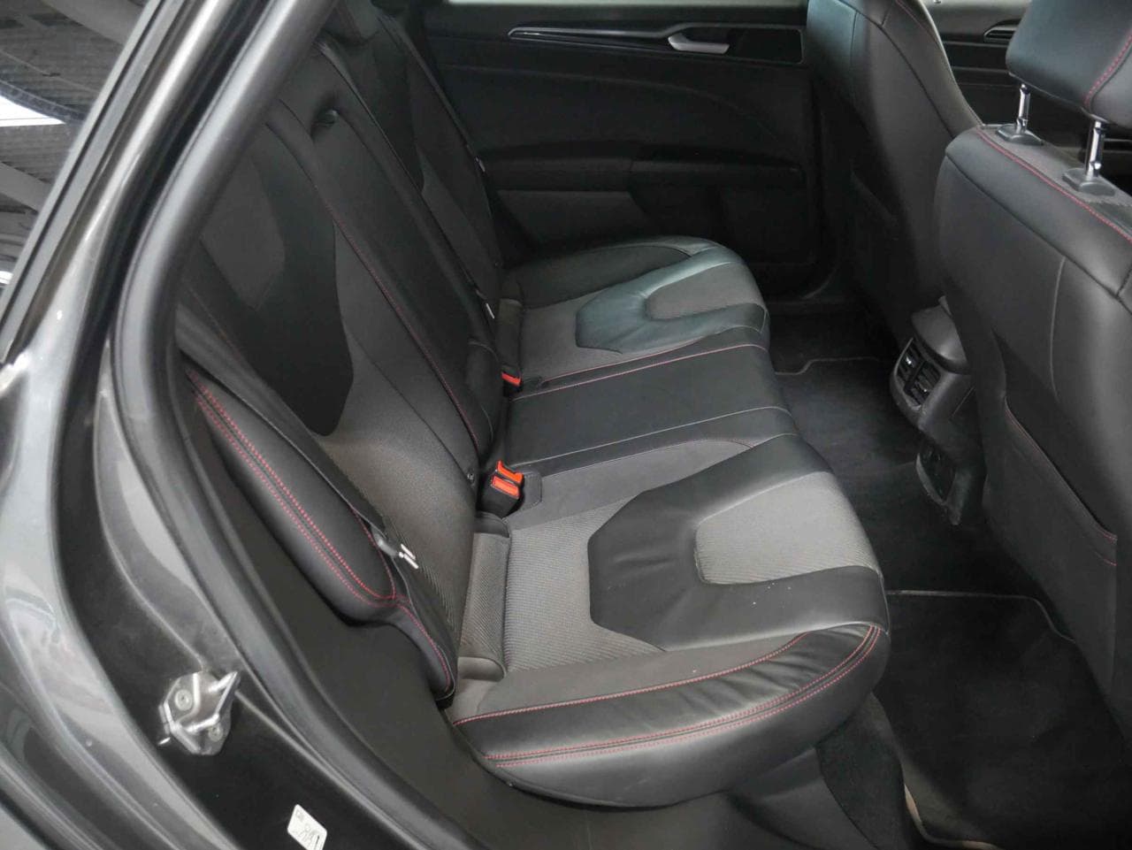 2019 Ford MONDEO - 19